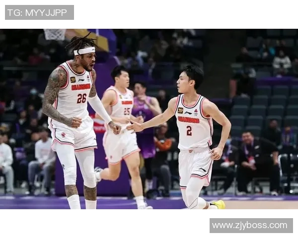 广东男篮送青岛男篮首败，两优势显着，徐杰17+6+6奎因22+6+9攻守万能